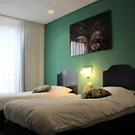 ホテル レストラン デ ヨング ヒアチェス アールスメール